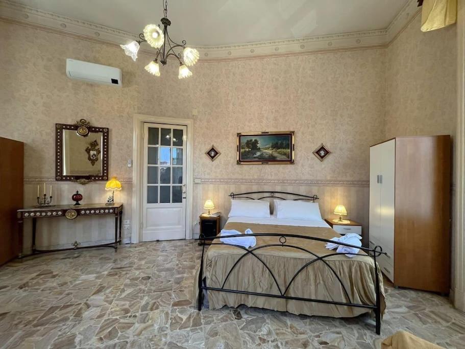 Palazzo Vitrano - Tourist Apartment CTA Eksteriør billede