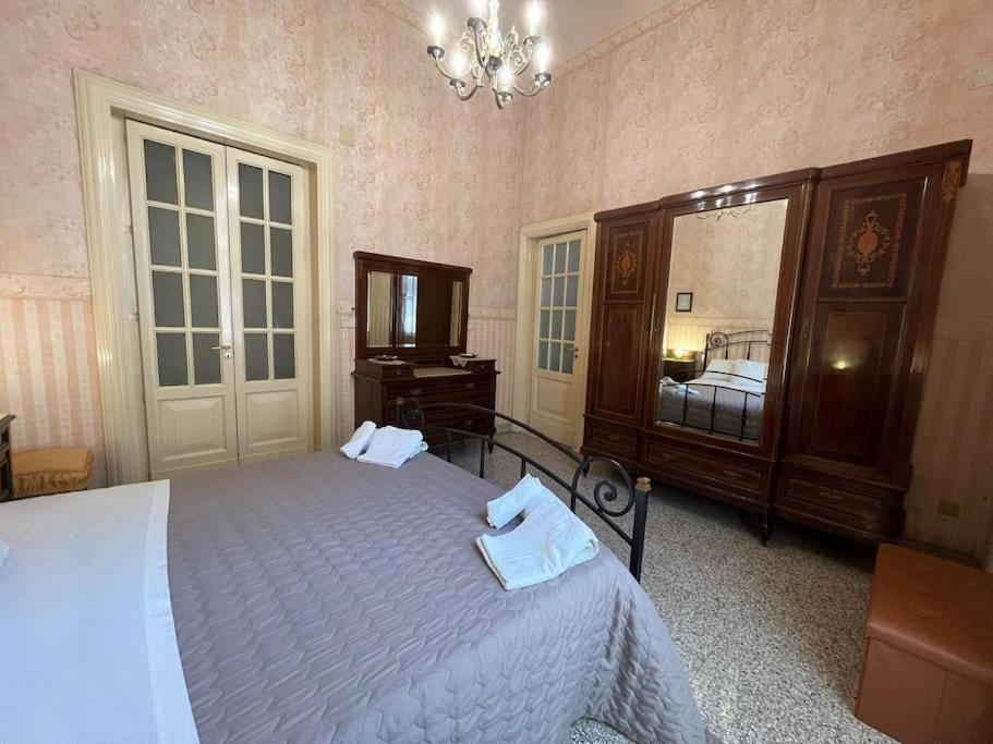 Palazzo Vitrano - Tourist Apartment CTA Eksteriør billede
